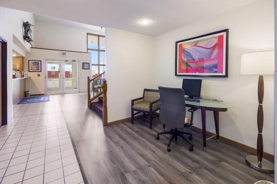 Alliance Hotel & Suites, a Howard Johnson by Wyndham 25/58