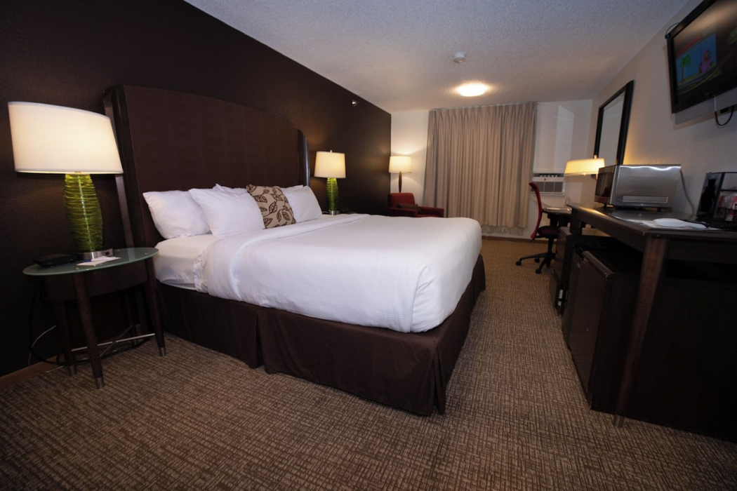 Alliance Hotel & Suites, a Howard Johnson by Wyndham 9/58