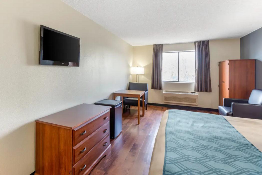 Econo Lodge Longmont East 9/17