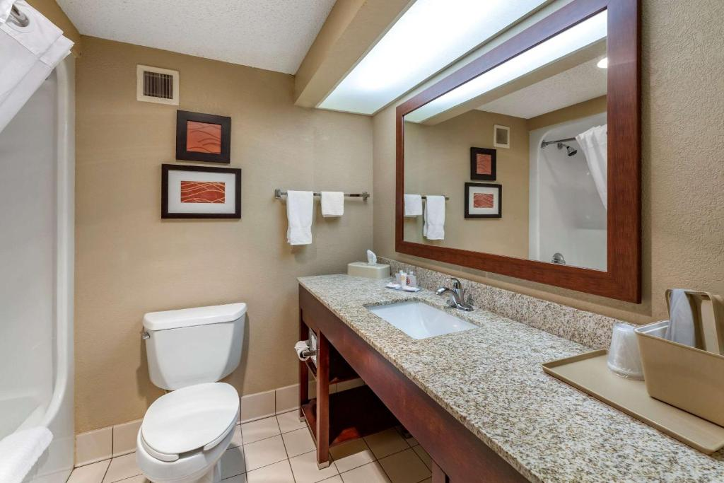 Comfort Inn Alliance 8/21