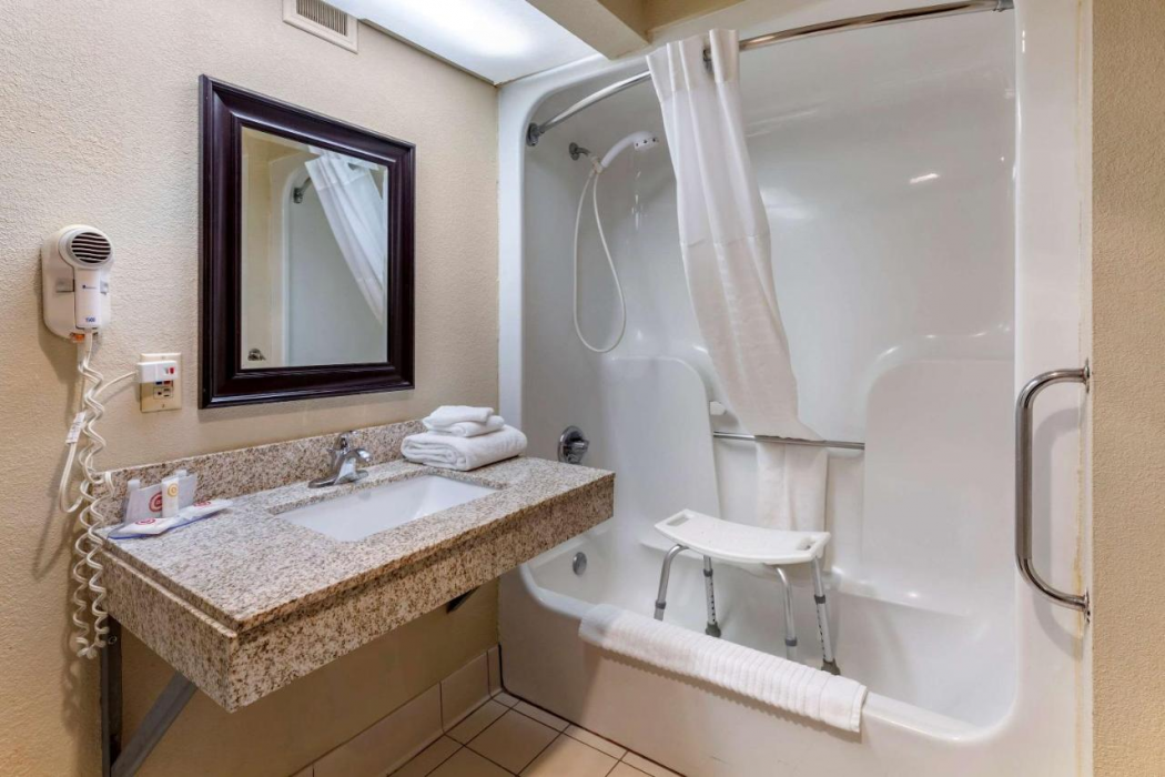 Comfort Inn Alliance 11/21