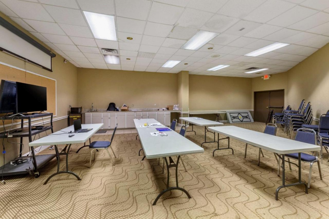 Comfort Inn Alliance 10/21