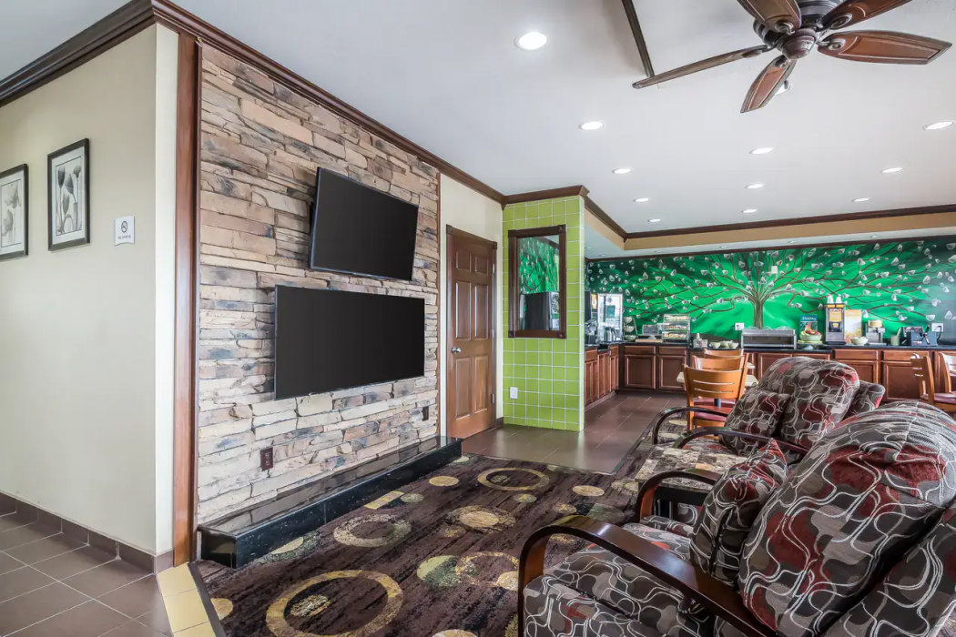 Quality Inn Coralville - Iowa River Landing 7/25