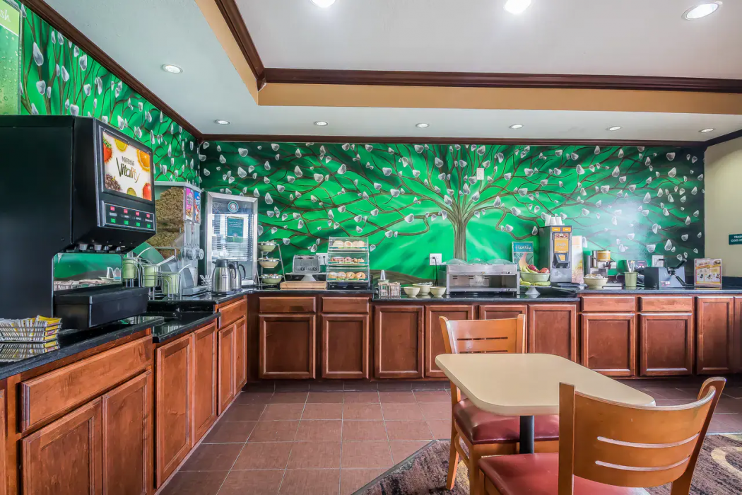 Quality Inn Coralville - Iowa River Landing 17/25