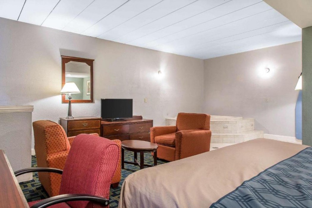 Econo Lodge Cranston - Providence 12/31