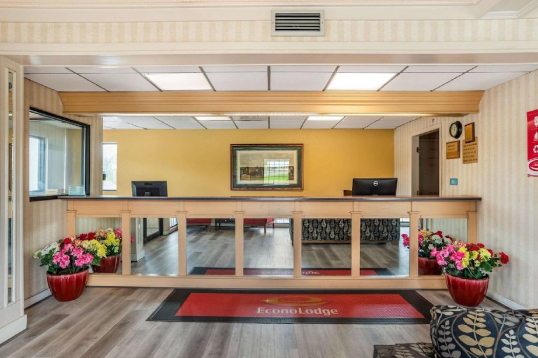 Econo Lodge Inn & Suites Philadelphia MS 7/80