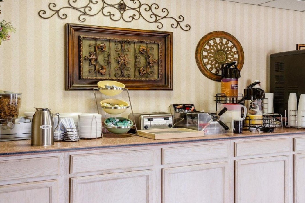Econo Lodge Inn & Suites Philadelphia MS 55/80