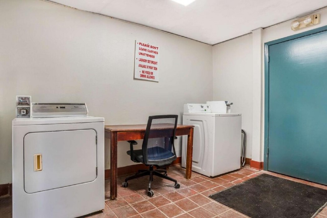 Econo Lodge Inn & Suites Philadelphia MS 50/80