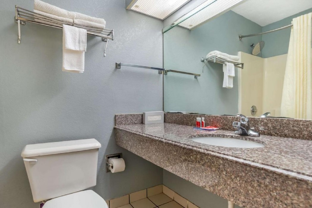 Econo Lodge Inn & Suites Philadelphia MS 28/80