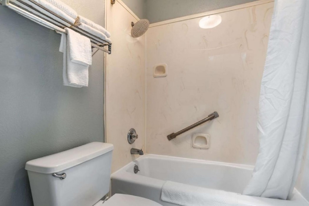 Econo Lodge Inn & Suites Philadelphia MS 21/80