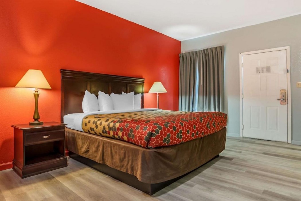 Econo Lodge Inn & Suites Philadelphia MS 23/80