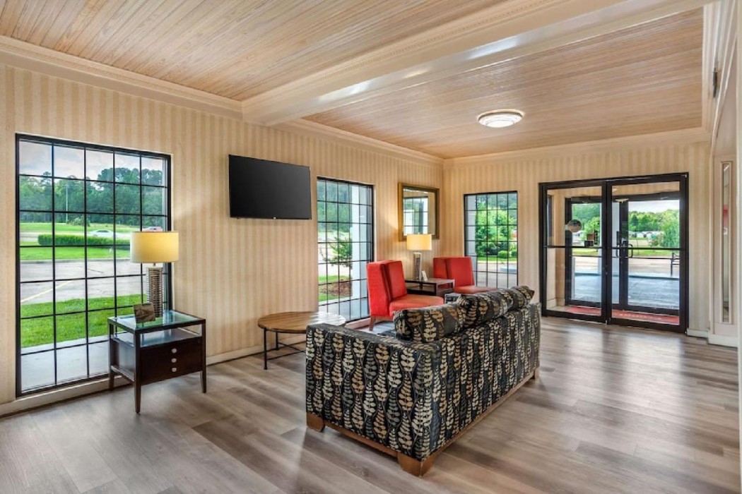 Econo Lodge Inn & Suites Philadelphia MS 8/80