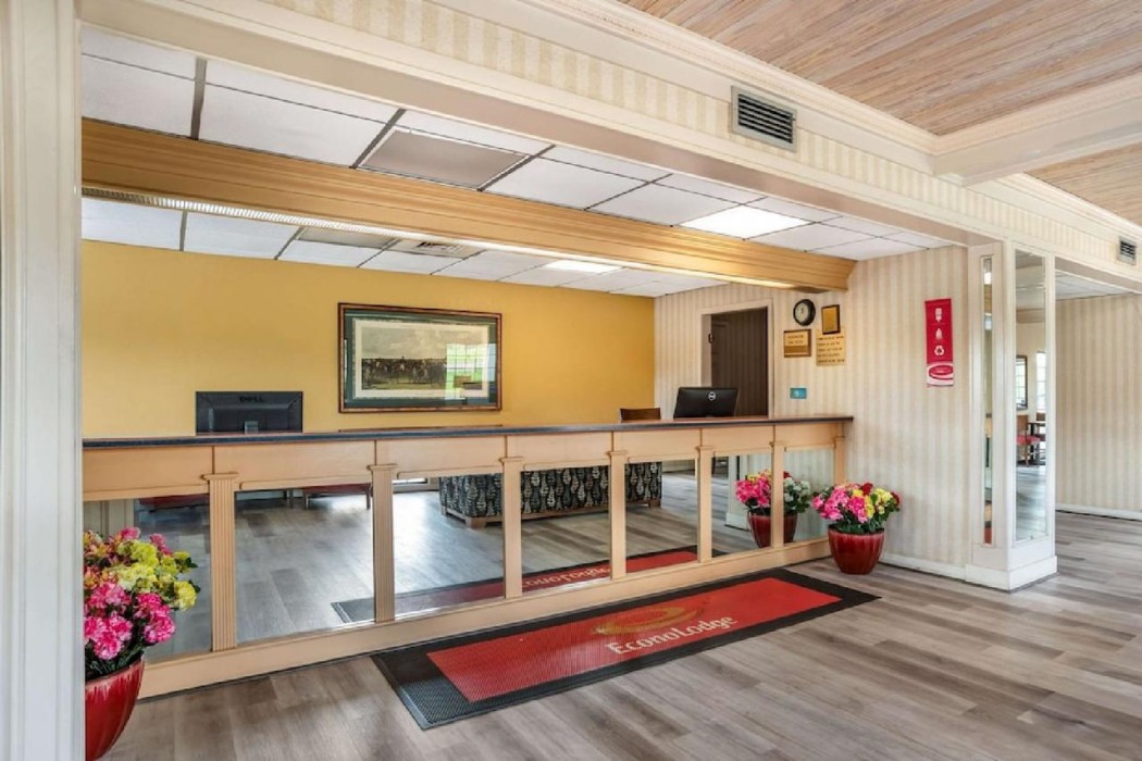 Econo Lodge Inn & Suites Philadelphia MS 10/80