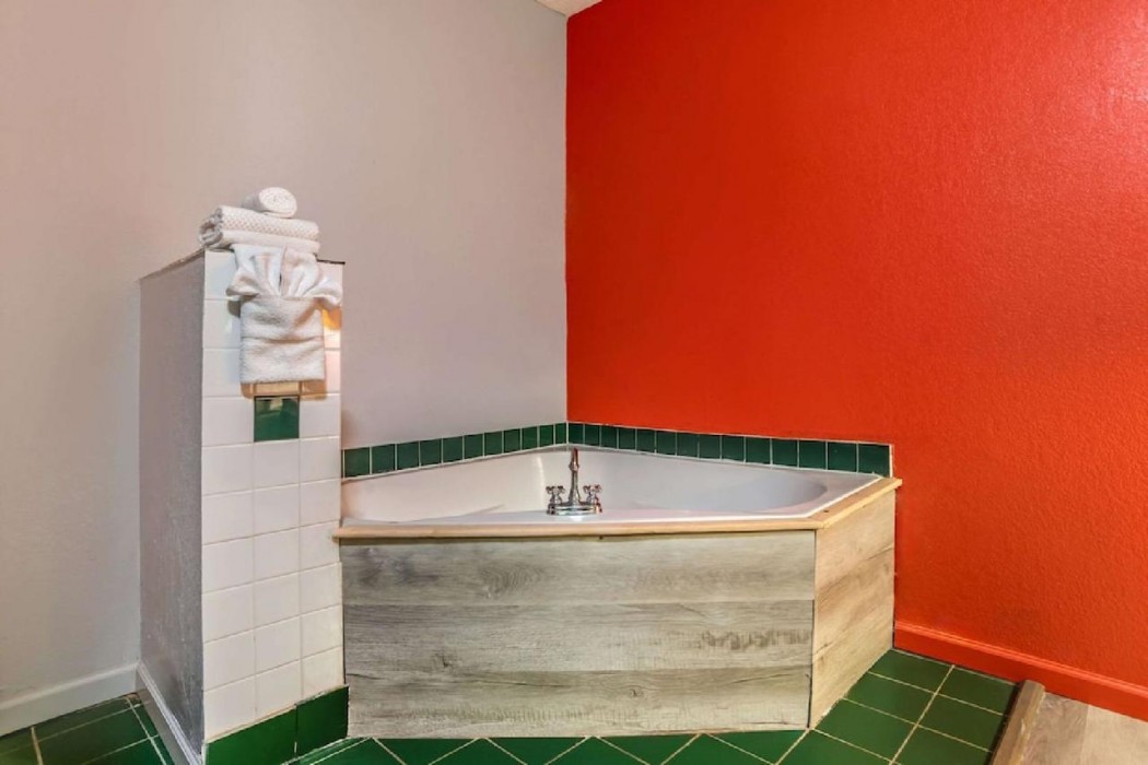 Econo Lodge Inn & Suites Philadelphia MS 29/80