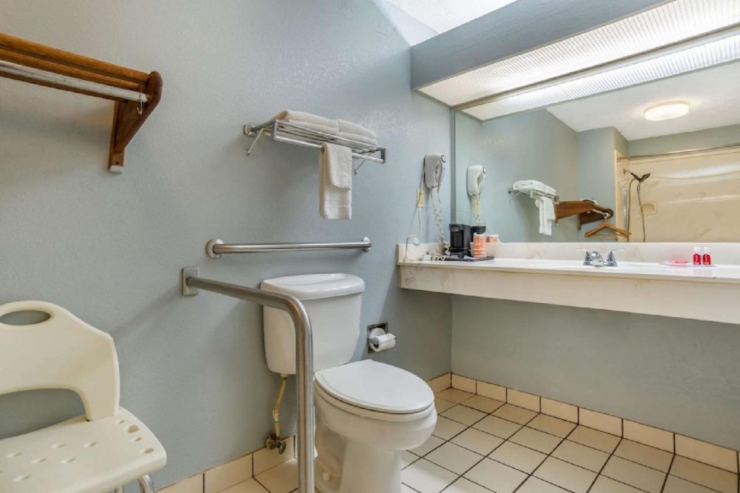 Econo Lodge Inn & Suites Philadelphia MS 26/80