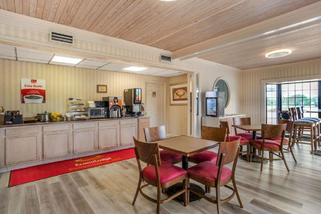 Econo Lodge Inn & Suites Philadelphia MS 53/80