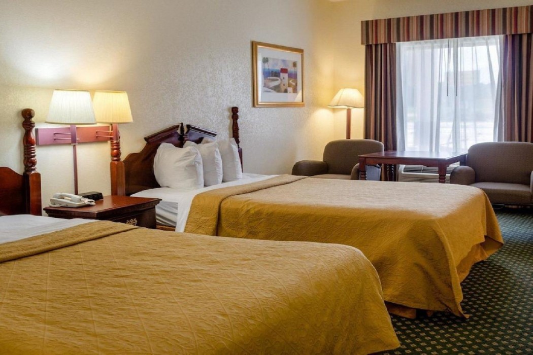 Econo Lodge Inn & Suites Philadelphia MS 25/80