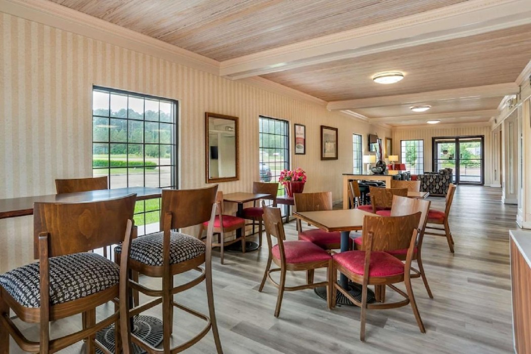 Econo Lodge Inn & Suites Philadelphia MS 46/80