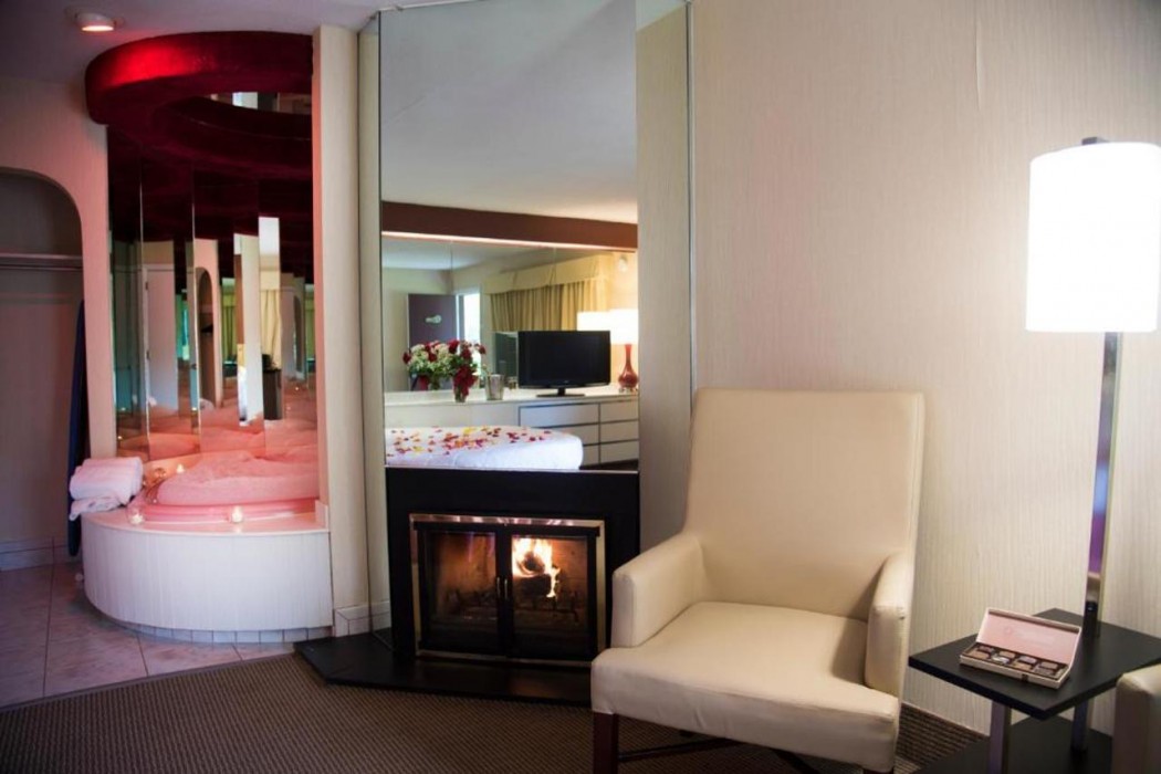 Pocono Palace Resort 6/44