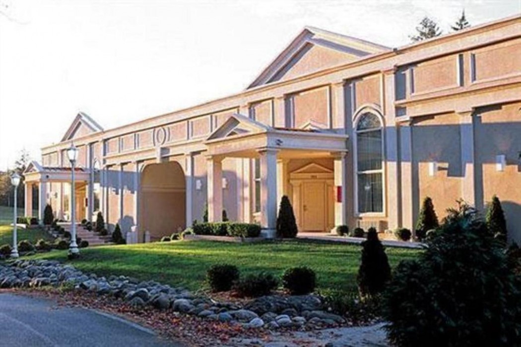 Pocono Palace Resort 1/44