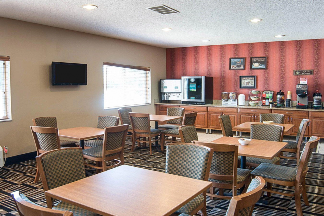 Quality Inn Brooklyn Center 18/22