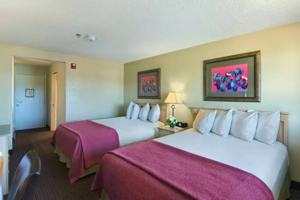 Oxnard Inn Lancaster, CA 13/59