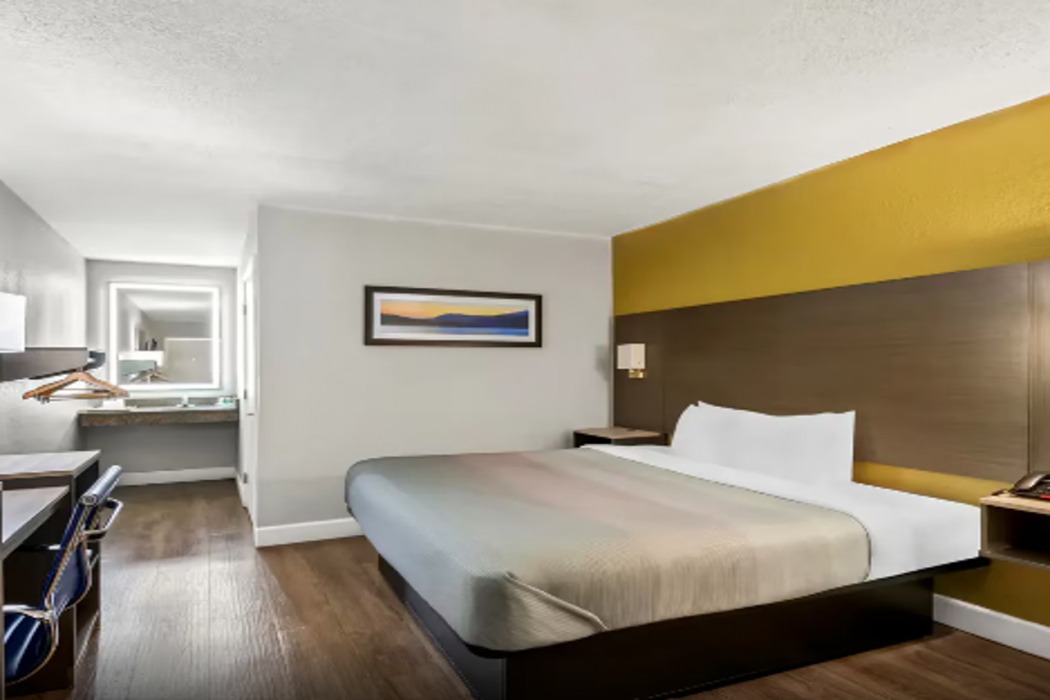 Quality Inn Orange City near Blue Spring State Park 8/33