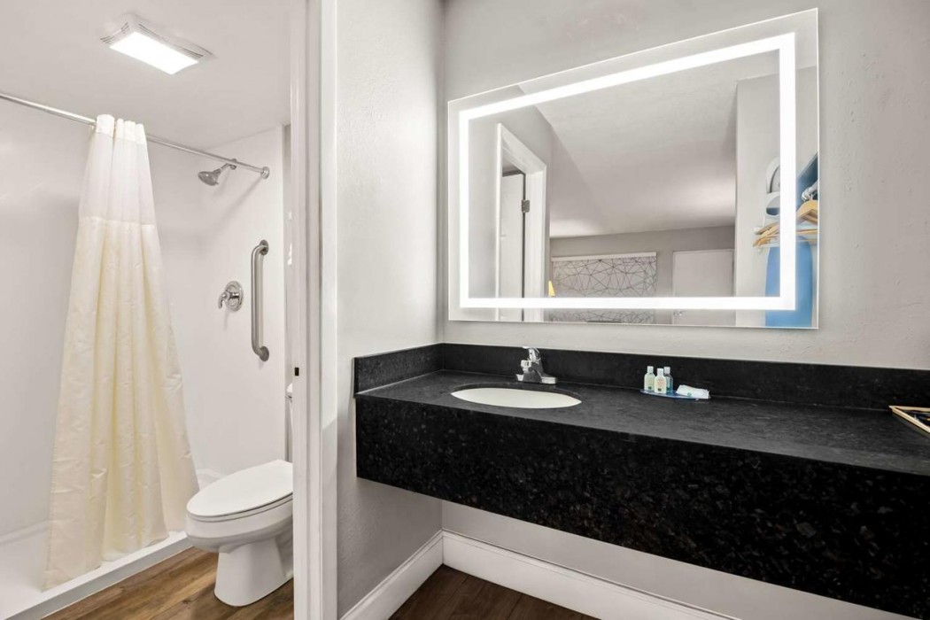 Quality Inn Orange City near Blue Spring State Park 16/33