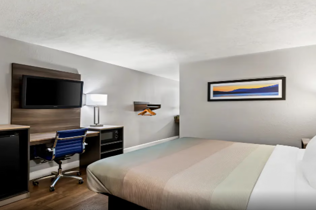 Quality Inn Orange City near Blue Spring State Park 11/33