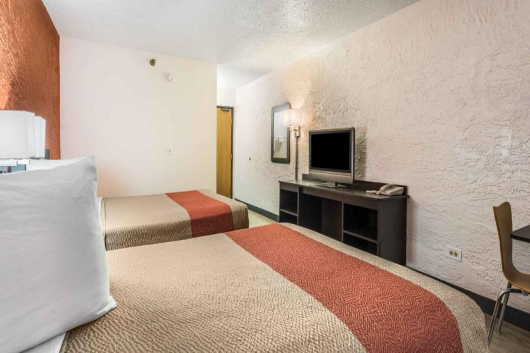 Motel6 Elk Grove Village, IL 9/44