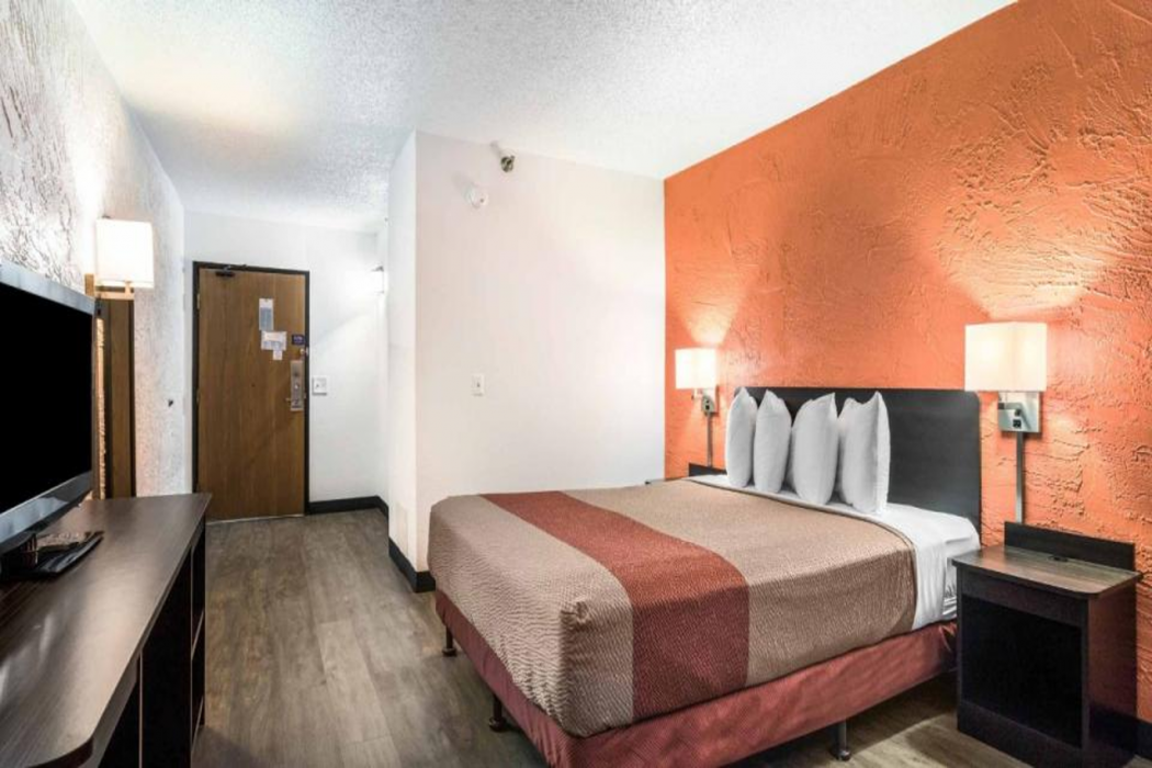 Motel6 Elk Grove Village, IL 10/44