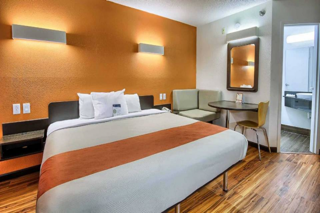 Motel6 Columbus, OH - West 17/58