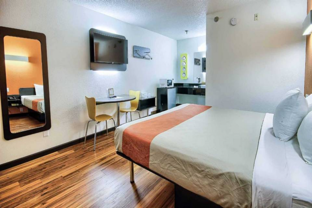 Motel6 Columbus, OH - West 18/58