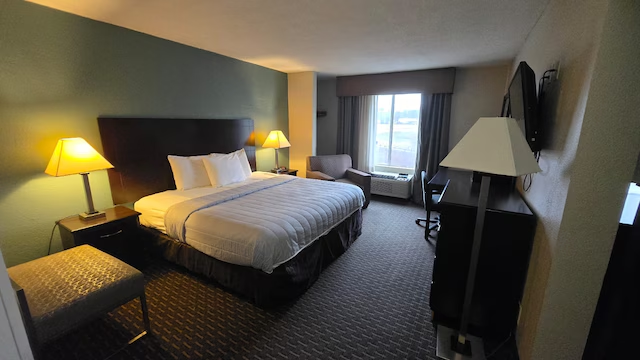 Copley Inn & Suites By OYO Akron OH 31/74