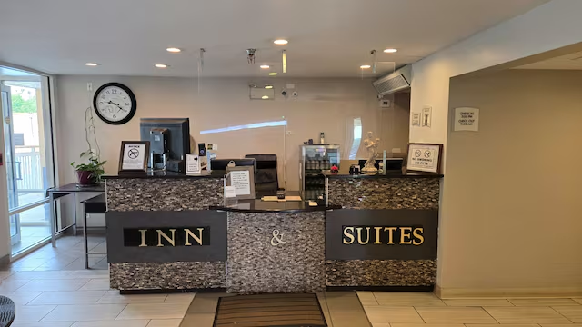 Copley Inn & Suites By OYO Akron OH 10/74