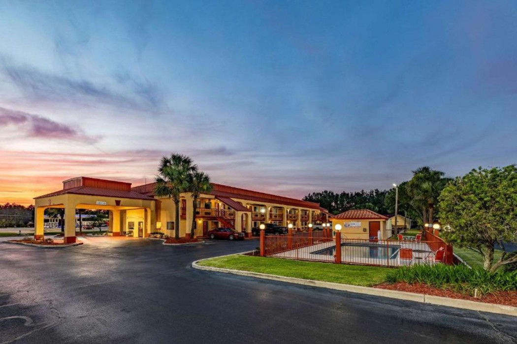 Econo Lodge Kingsland 2/25
