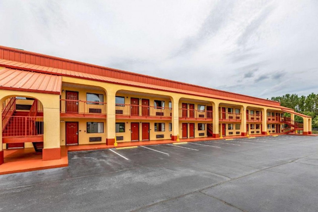 Econo Lodge Kingsland 4/25