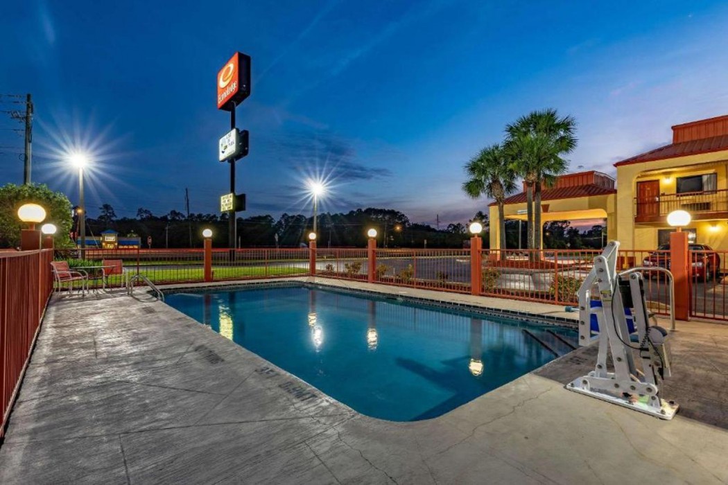 Econo Lodge Kingsland 20/25