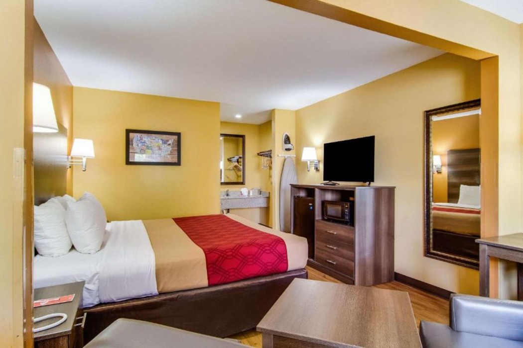 Econo Lodge Kingsland 18/25