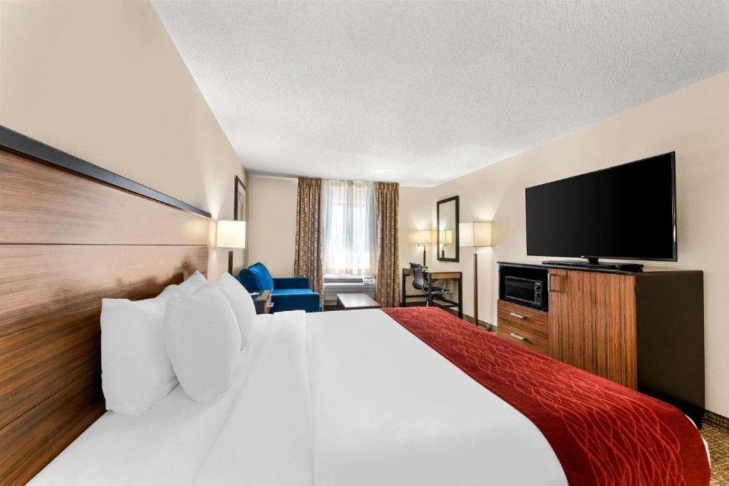 Room at SureStay Plus by Best Western Reading North, READING - PA