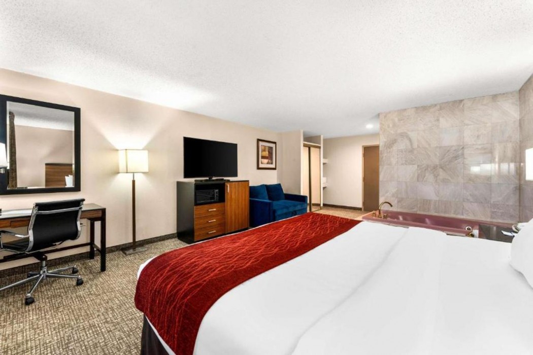 Room at SureStay Plus by Best Western Reading North, READING - PA