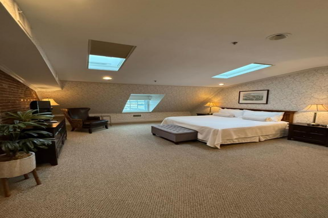 Penn's View Hotel 7/37
