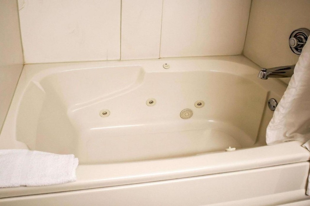Quality Inn Clarion 12/27