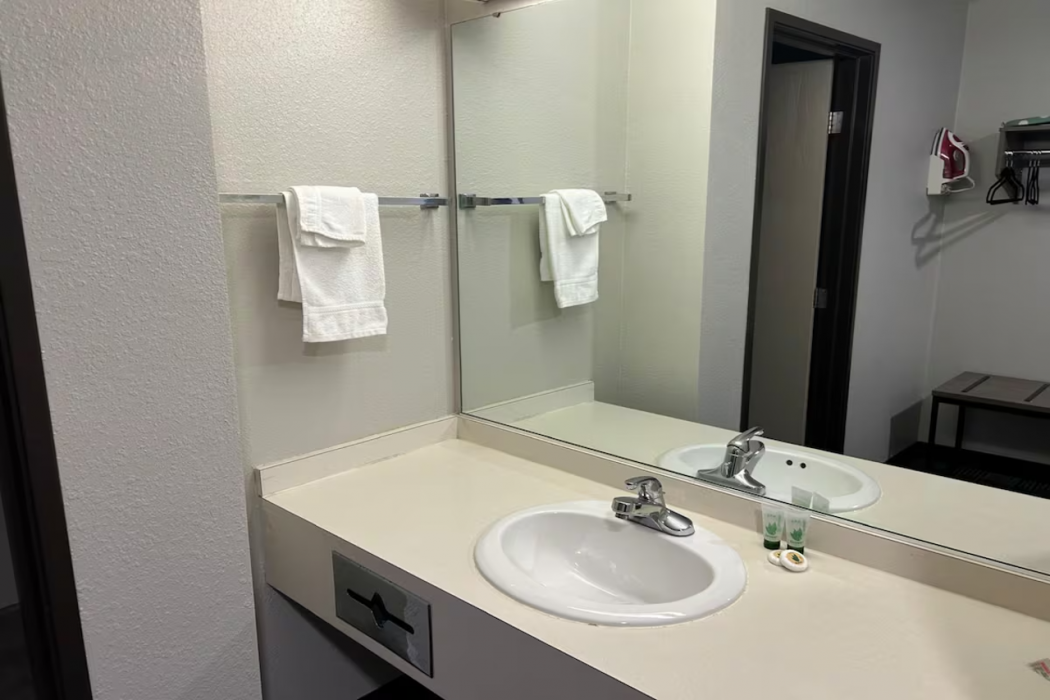 AmericInn by Wyndham Saint Ignace 6/56
