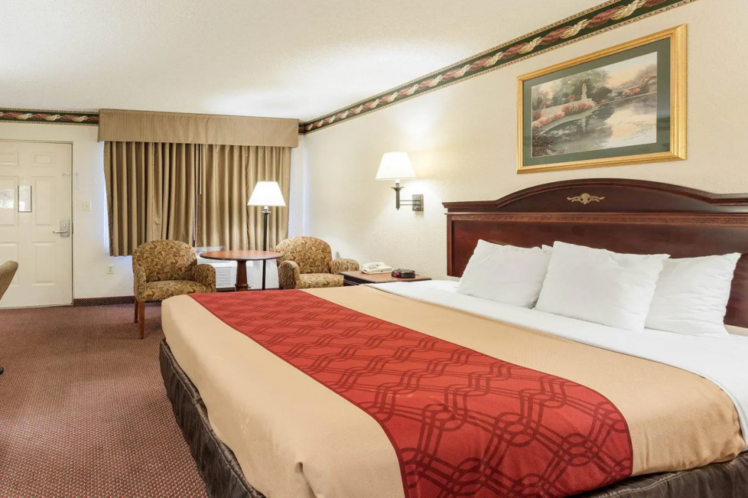 Econo Lodge Grenada 11/26