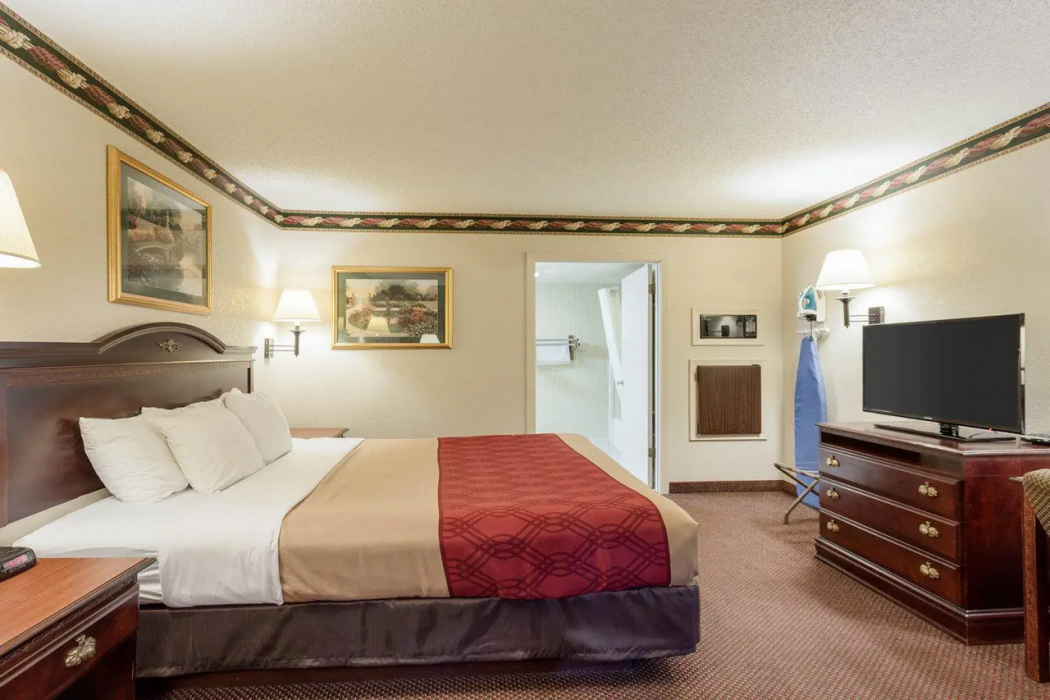 Econo Lodge Grenada 10/26