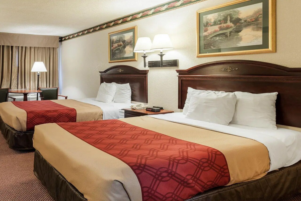 Econo Lodge Grenada 13/26