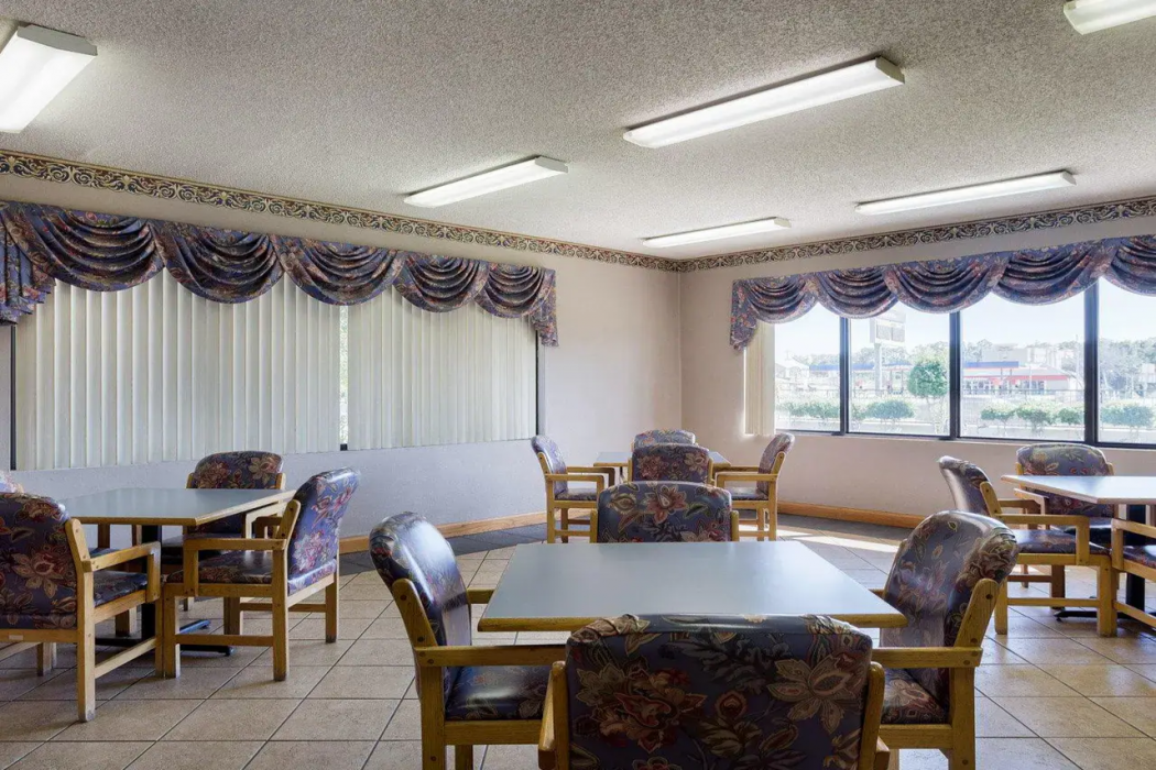 Econo Lodge Grenada 16/26