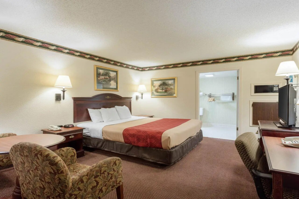 Econo Lodge Grenada 9/26