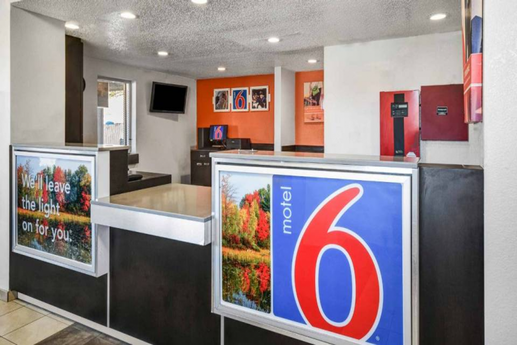 Motel6 Memphis, TN - Downtown 8/58